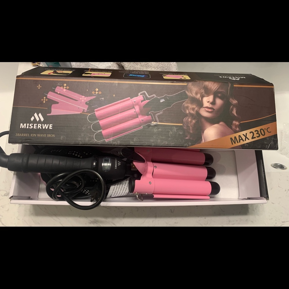 Wave hair iron.